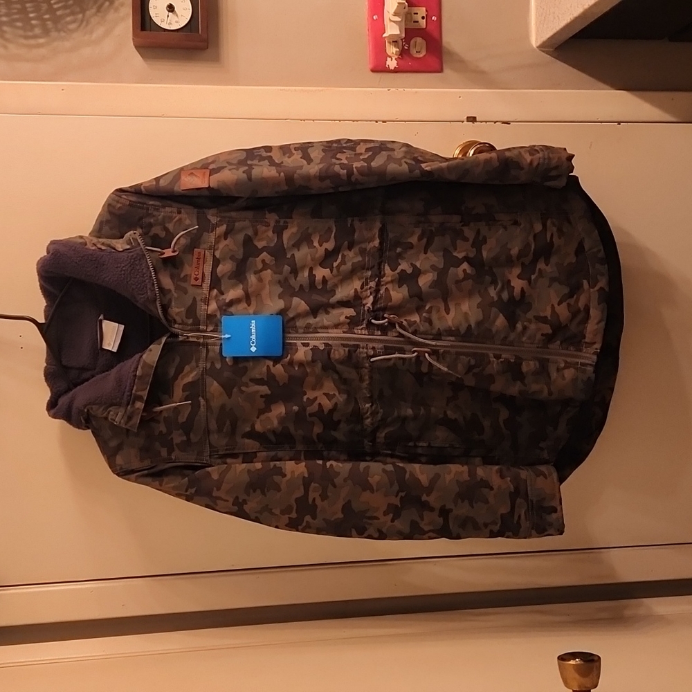 Woman's new Columbia coat. Medium